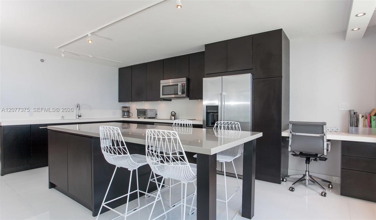 For Rent: $8,900 (2 beds, 2 baths, 1042 Square Feet)
