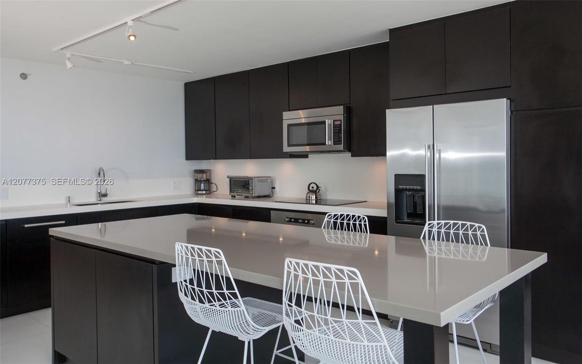 For Rent: $8,900 (2 beds, 2 baths, 1042 Square Feet)