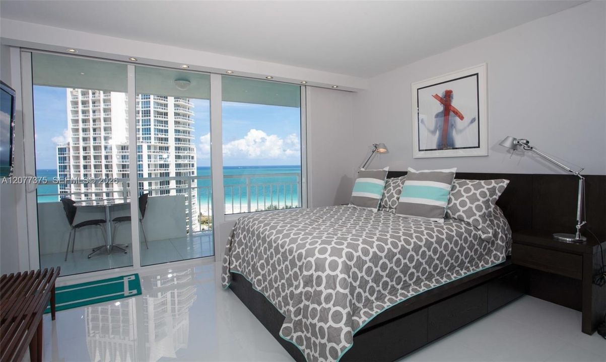 For Rent: $8,900 (2 beds, 2 baths, 1042 Square Feet)