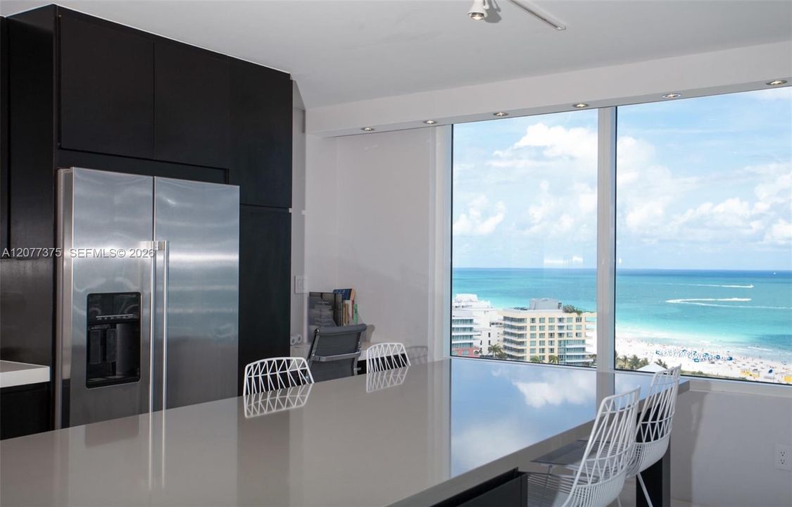 For Rent: $8,900 (2 beds, 2 baths, 1042 Square Feet)