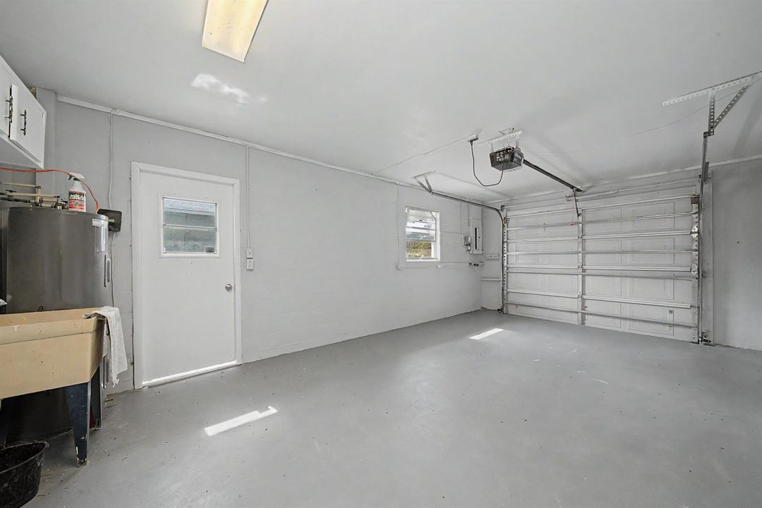 interior - garage 1