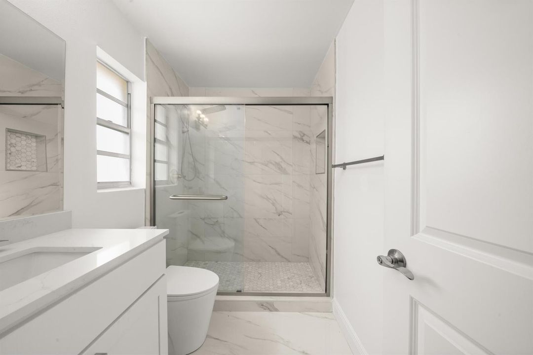 interior - second bathroom 2