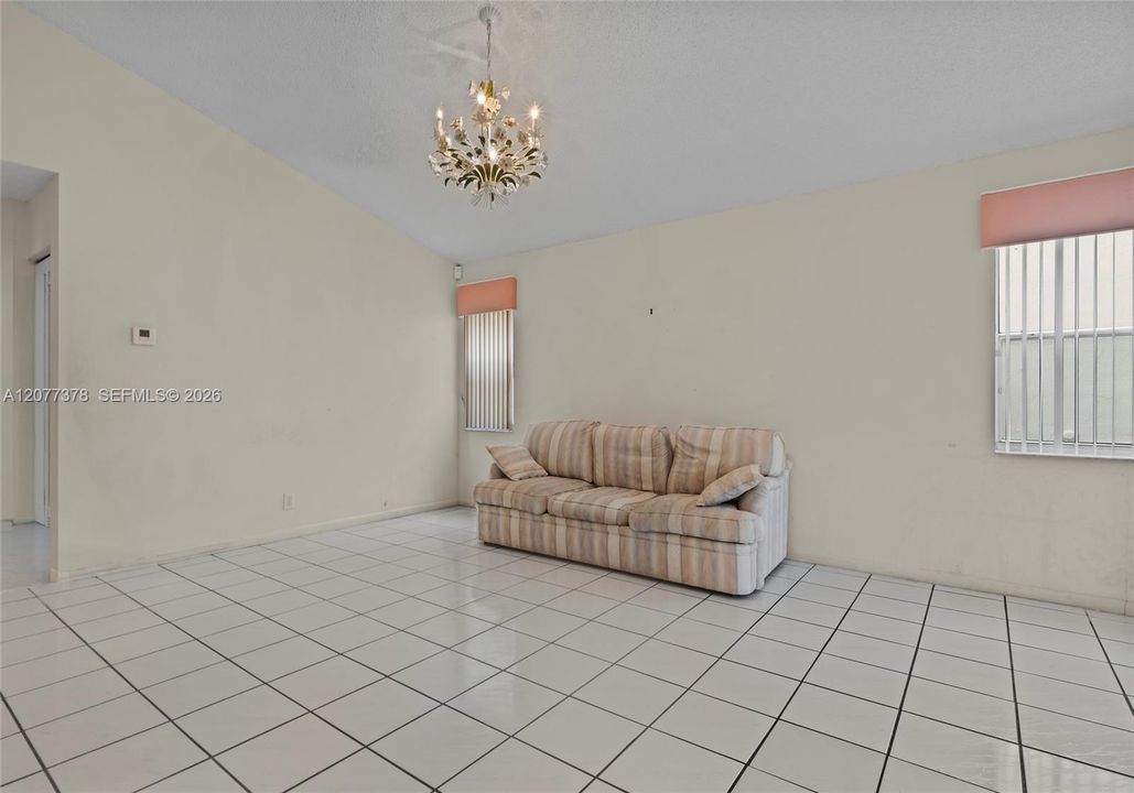 En Venta: $630,000 (3 camas, 2 baños, 1532 Pies cuadrados)