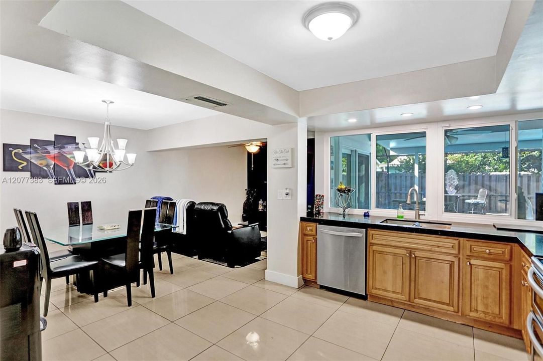 For Sale: $625,000 (5 beds, 2 baths, 2203 Square Feet)