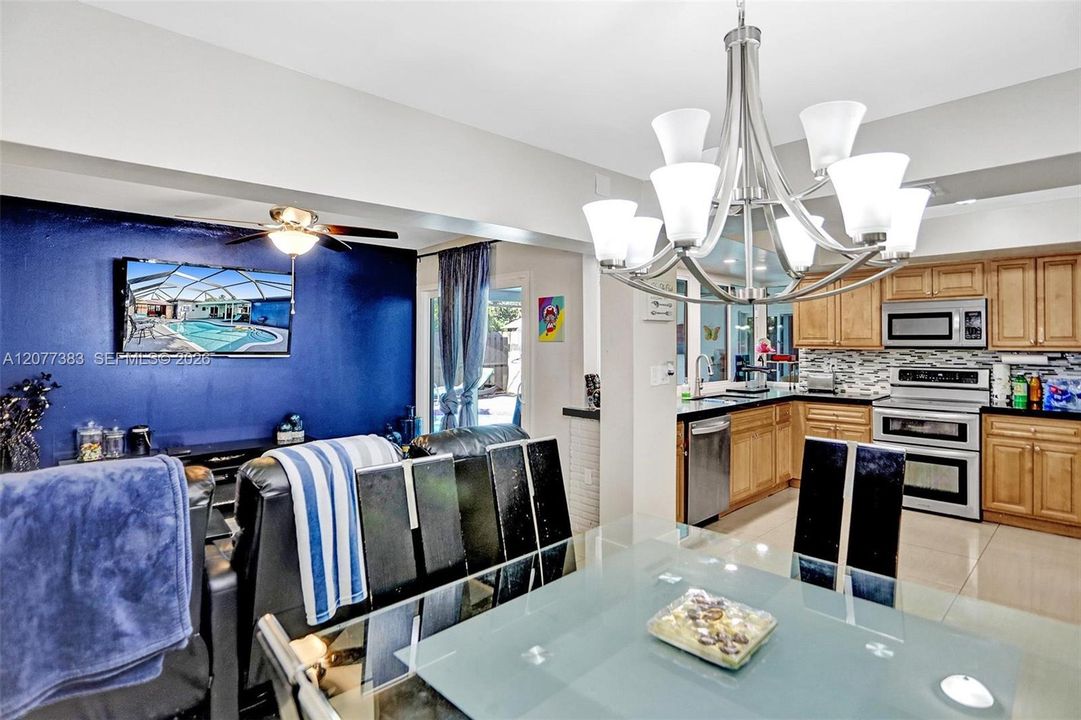 For Sale: $625,000 (5 beds, 2 baths, 2203 Square Feet)