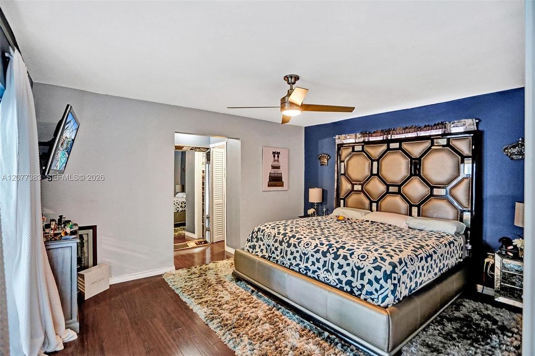 For Sale: $625,000 (5 beds, 2 baths, 2203 Square Feet)