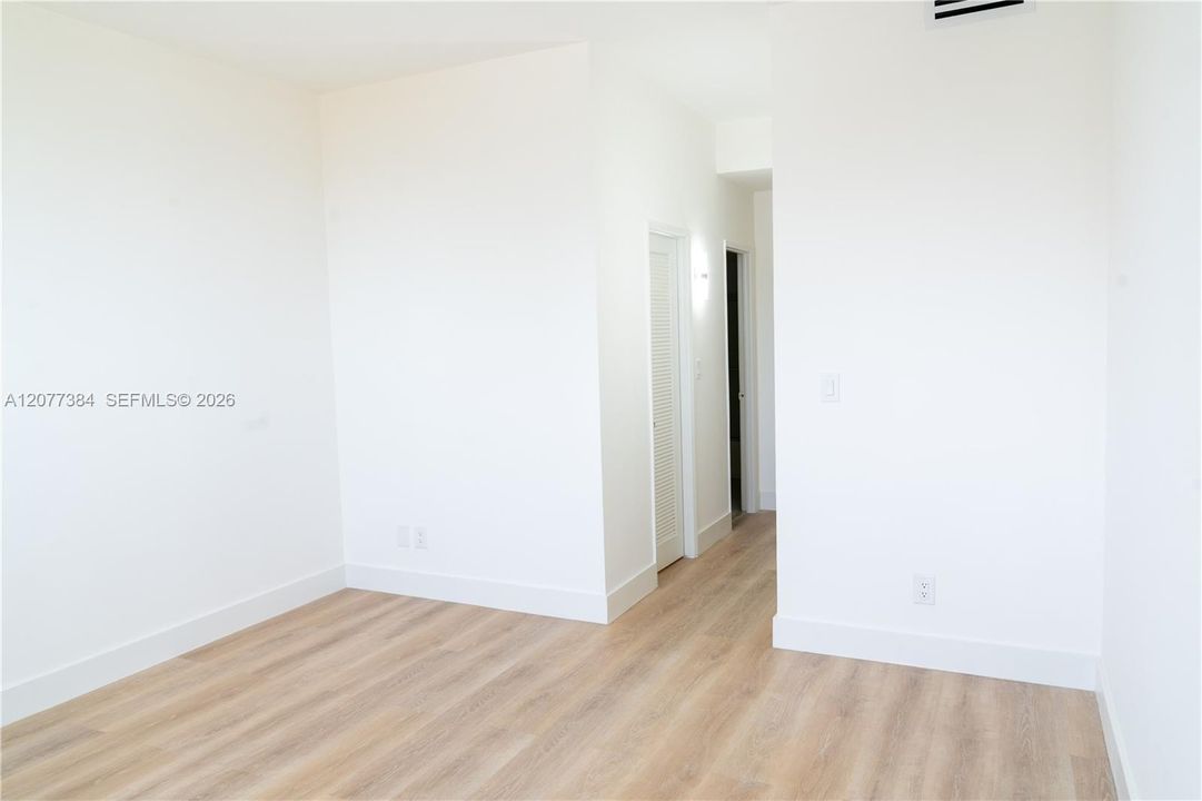 For Rent: $3,000 (1 beds, 1 baths, 1000 Square Feet)
