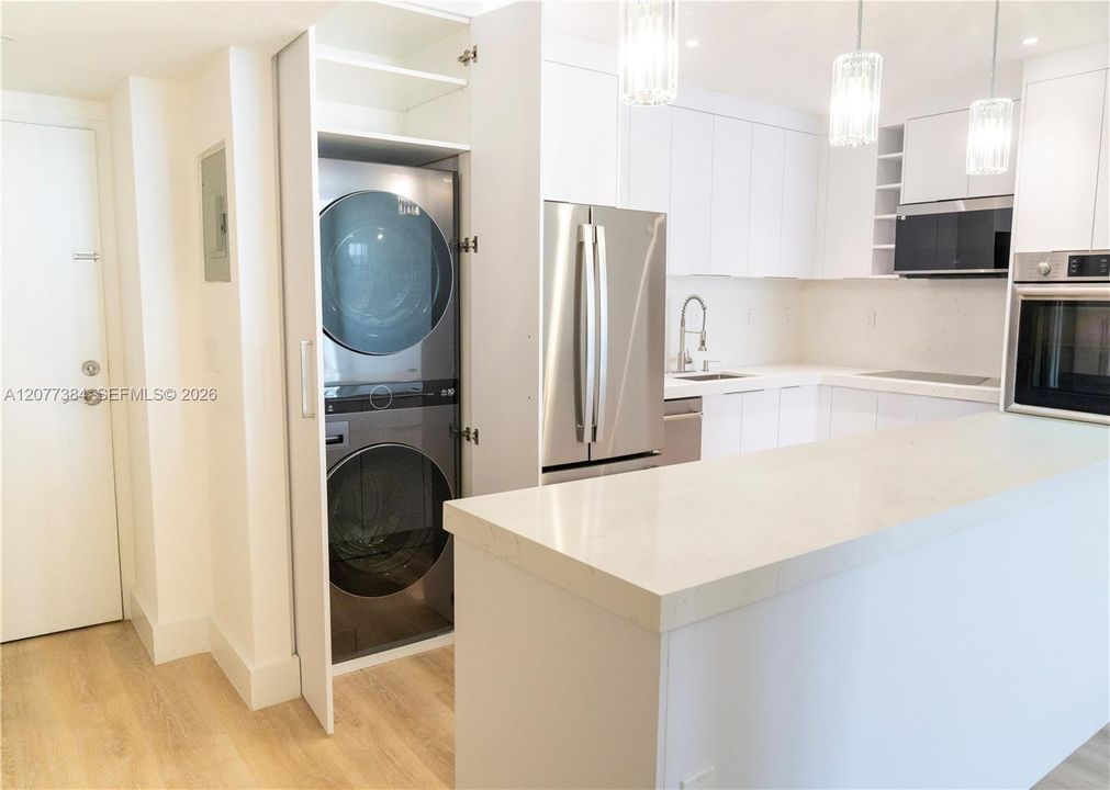 For Rent: $3,000 (1 beds, 1 baths, 1000 Square Feet)