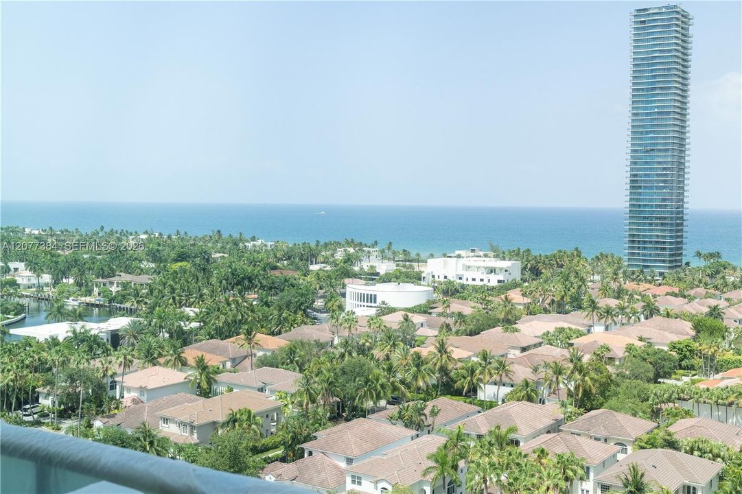 For Rent: $3,000 (1 beds, 1 baths, 1000 Square Feet)