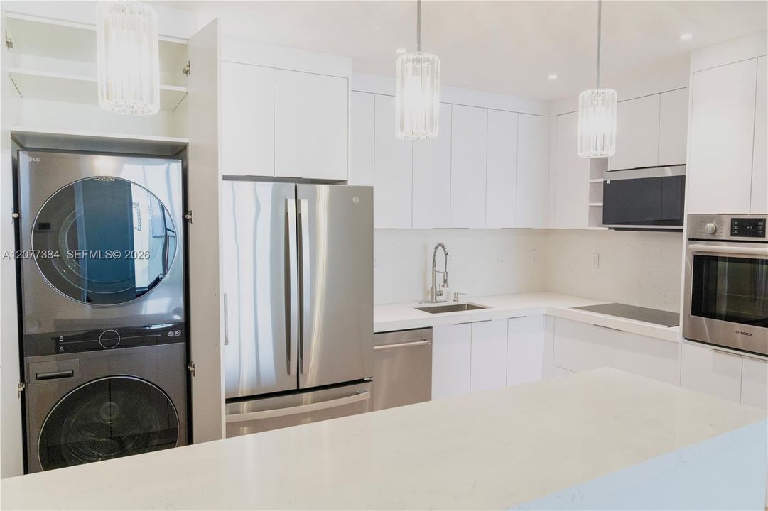For Rent: $3,000 (1 beds, 1 baths, 1000 Square Feet)