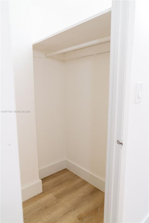 For Rent: $3,000 (1 beds, 1 baths, 1000 Square Feet)