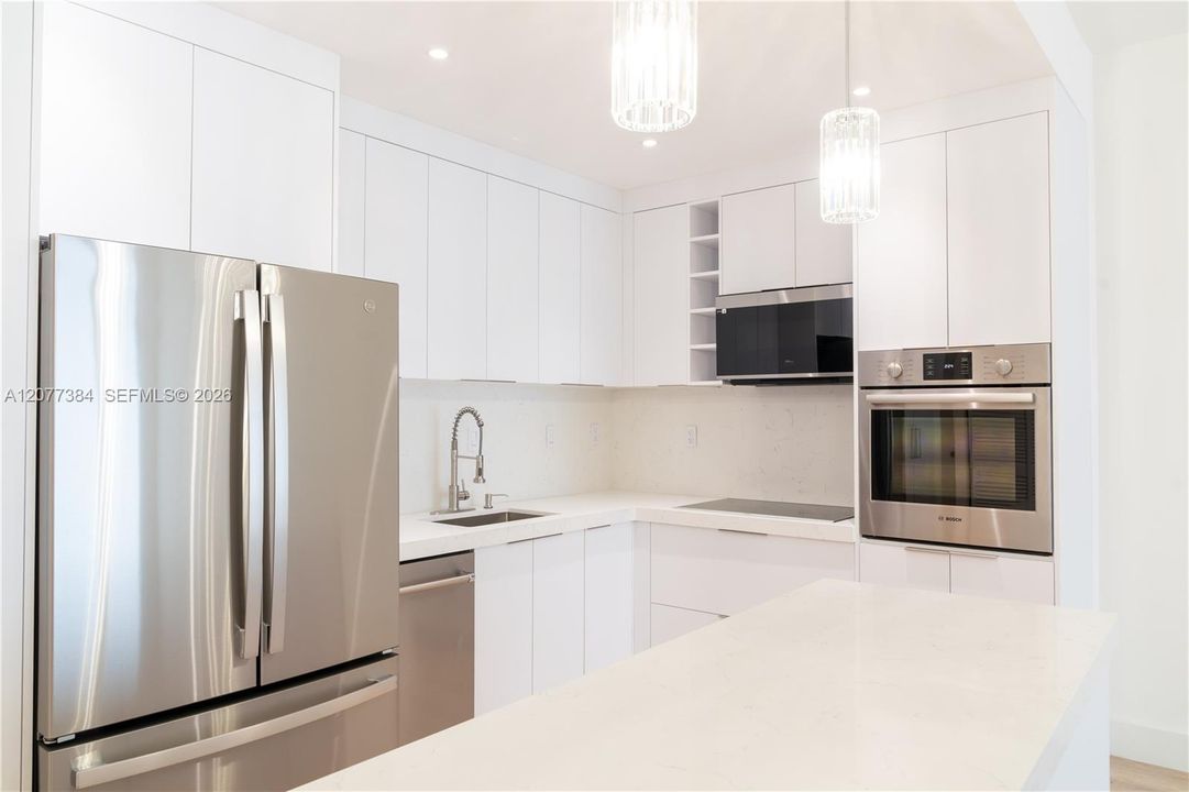 For Rent: $3,000 (1 beds, 1 baths, 1000 Square Feet)