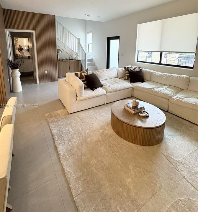En Venta: $1,025,000 (3 camas, 2 baños, 2116 Pies cuadrados)