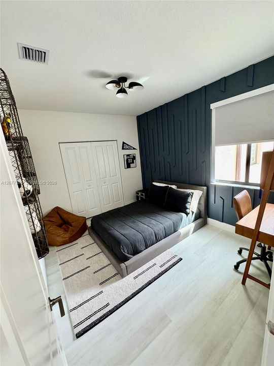 En Venta: $1,025,000 (3 camas, 2 baños, 2116 Pies cuadrados)