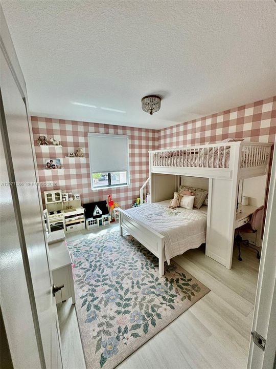 En Venta: $1,025,000 (3 camas, 2 baños, 2116 Pies cuadrados)