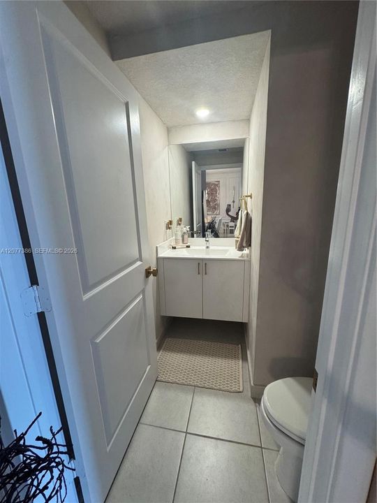 En Venta: $1,025,000 (3 camas, 2 baños, 2116 Pies cuadrados)