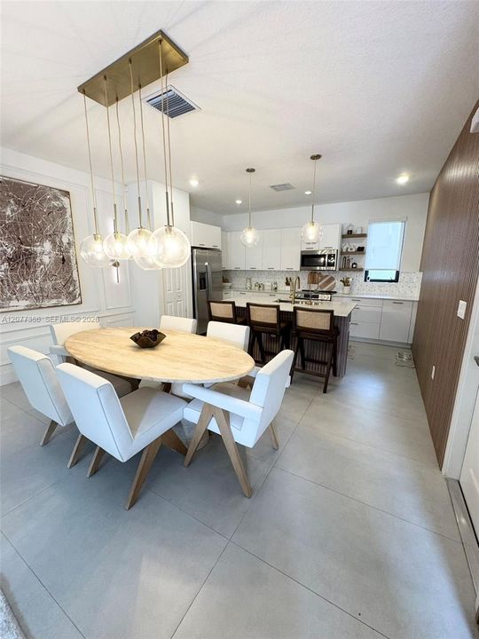 En Venta: $1,025,000 (3 camas, 2 baños, 2116 Pies cuadrados)