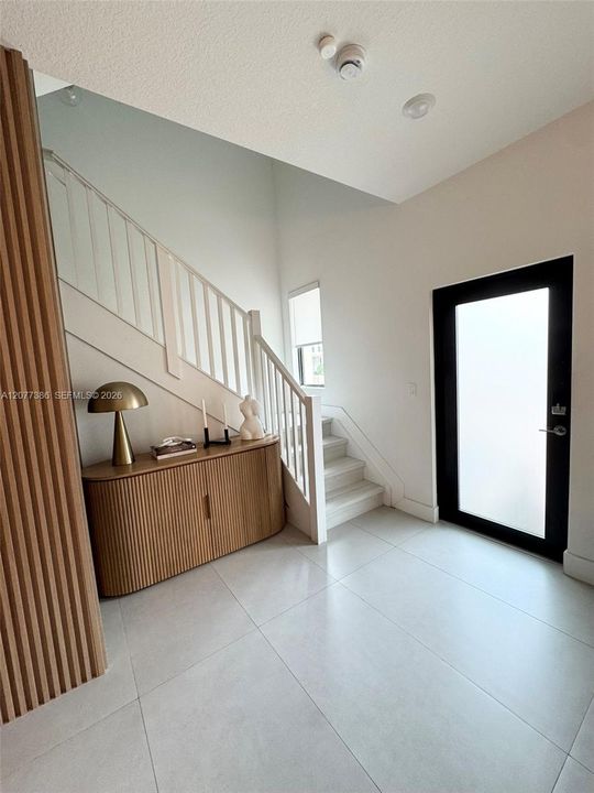 En Venta: $1,025,000 (3 camas, 2 baños, 2116 Pies cuadrados)