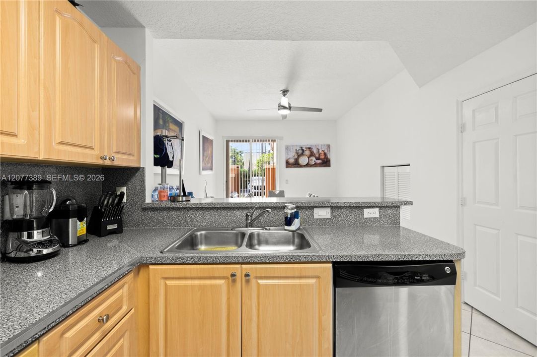 For Sale: $346,100 (3 beds, 2 baths, 1391 Square Feet)