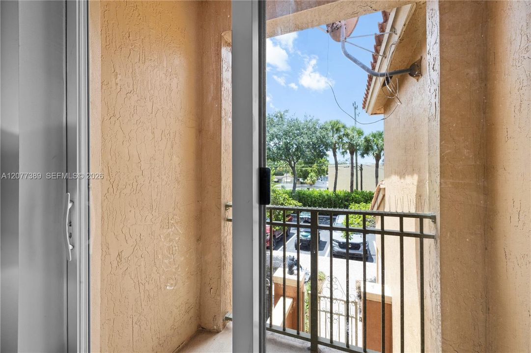 For Sale: $346,100 (3 beds, 2 baths, 1391 Square Feet)