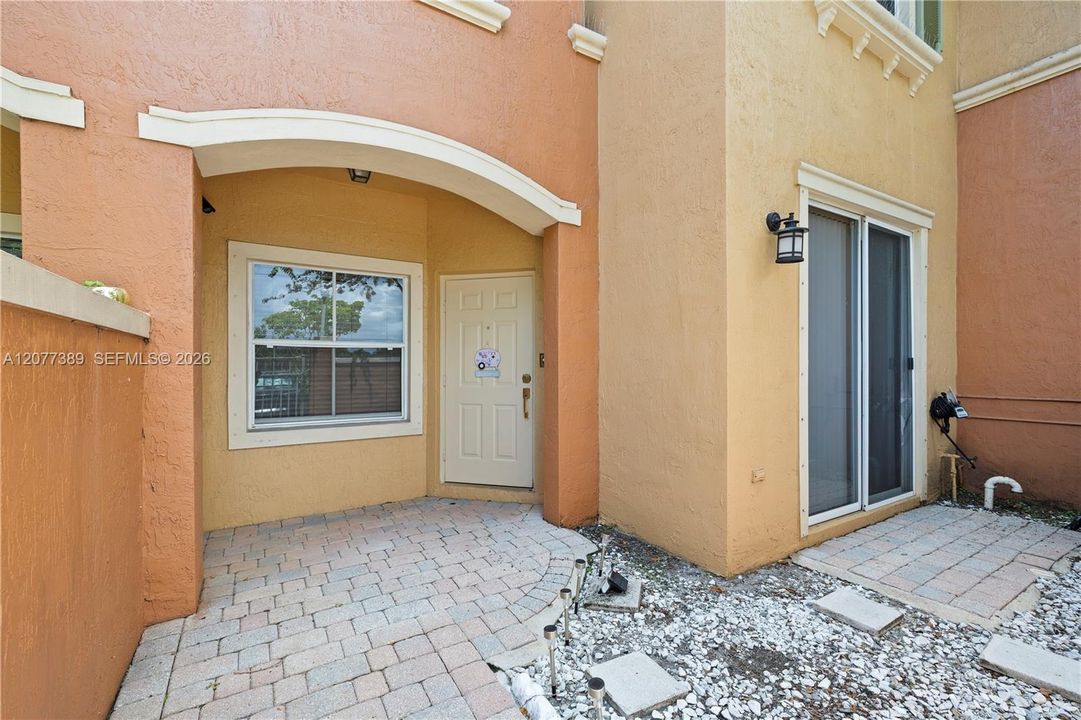 For Sale: $346,100 (3 beds, 2 baths, 1391 Square Feet)