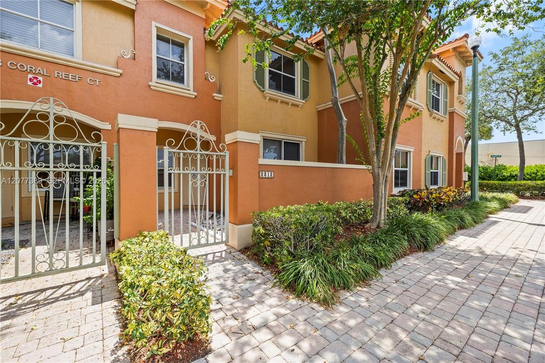 For Sale: $346,100 (3 beds, 2 baths, 1391 Square Feet)