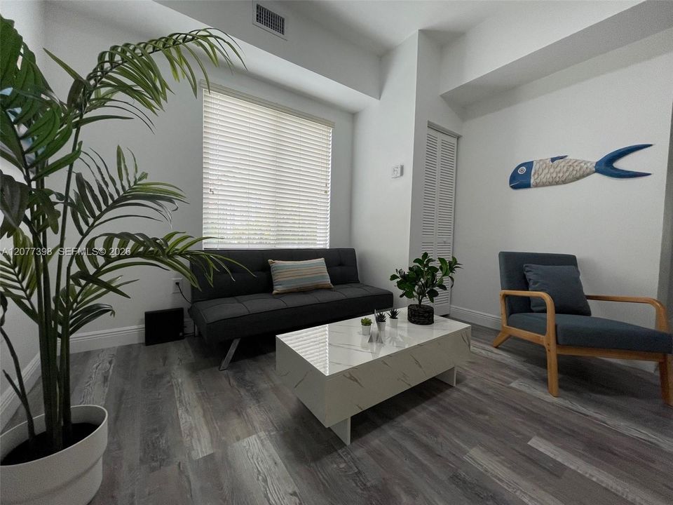 For Rent: $2,500 (2 beds, 1 baths, 750 Square Feet)
