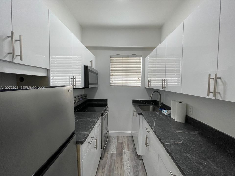 For Rent: $2,500 (2 beds, 1 baths, 750 Square Feet)