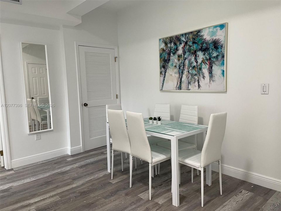 For Rent: $2,500 (2 beds, 1 baths, 750 Square Feet)