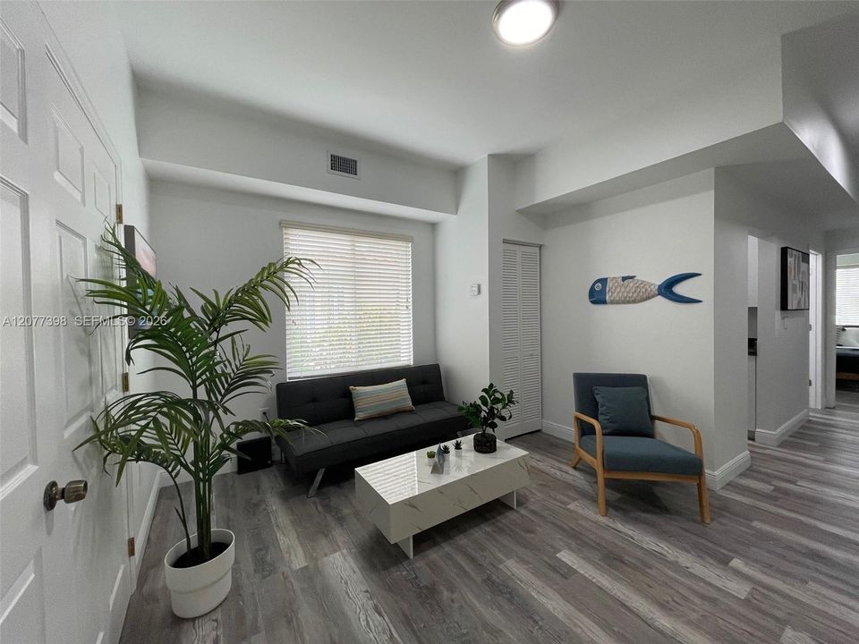 For Rent: $2,500 (2 beds, 1 baths, 750 Square Feet)