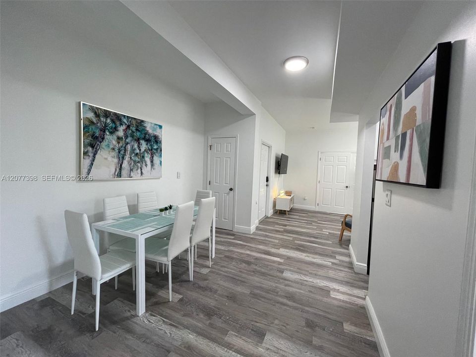 For Rent: $2,500 (2 beds, 1 baths, 750 Square Feet)