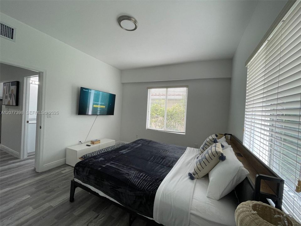 For Rent: $2,500 (2 beds, 1 baths, 750 Square Feet)