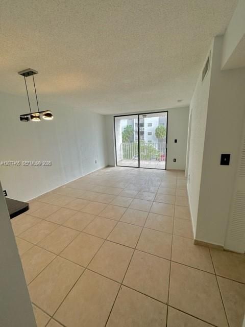 For Rent: $2,300 (2 beds, 2 baths, 867 Square Feet)