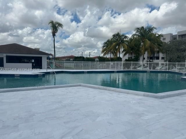 For Rent: $2,300 (2 beds, 2 baths, 867 Square Feet)