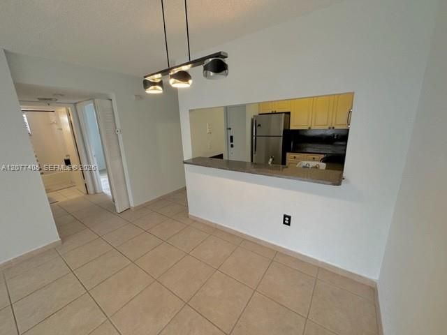 For Rent: $2,300 (2 beds, 2 baths, 867 Square Feet)