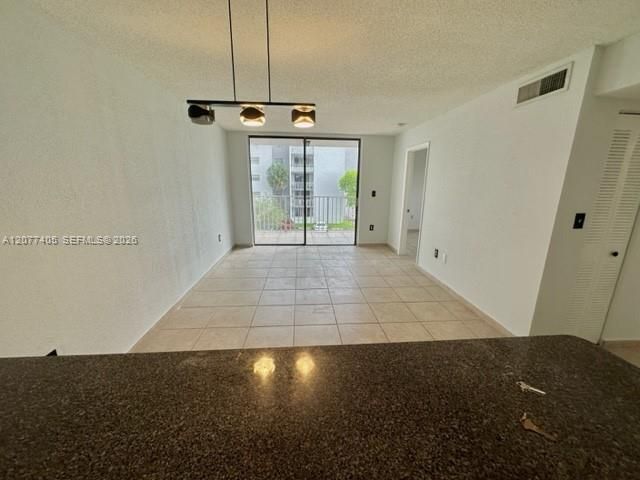 For Rent: $2,300 (2 beds, 2 baths, 867 Square Feet)