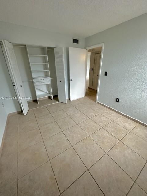 For Rent: $2,300 (2 beds, 2 baths, 867 Square Feet)