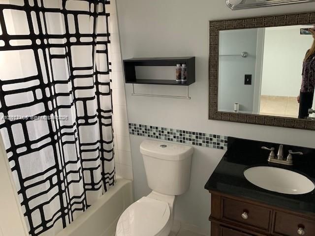 For Rent: $2,300 (2 beds, 2 baths, 867 Square Feet)