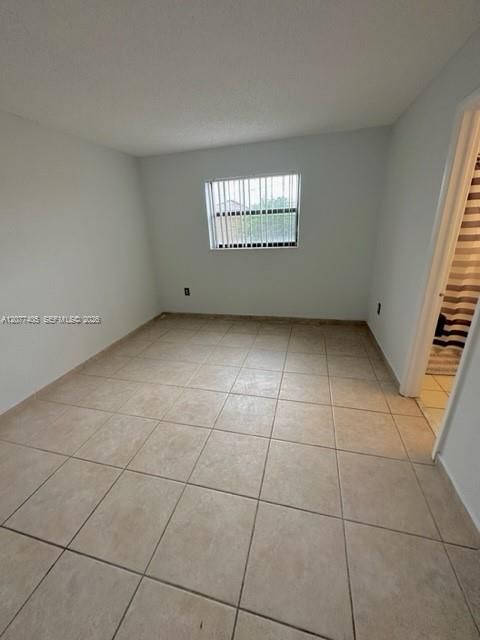For Rent: $2,300 (2 beds, 2 baths, 867 Square Feet)