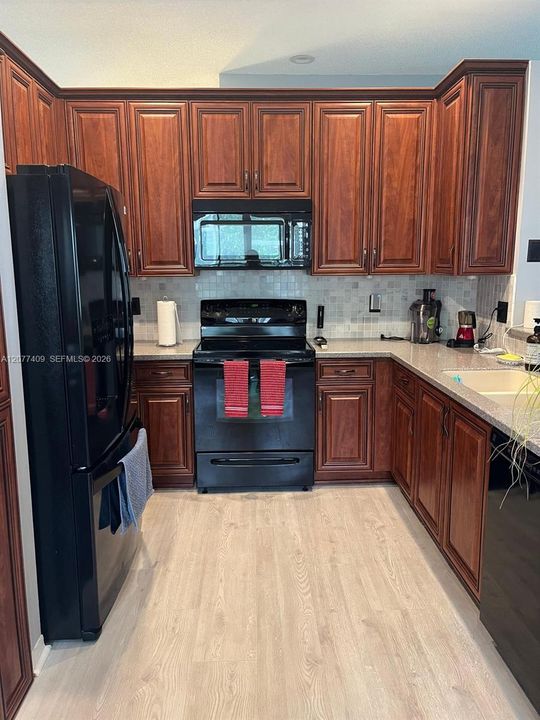 For Rent: $4,300 (3 beds, 2 baths, 1628 Square Feet)