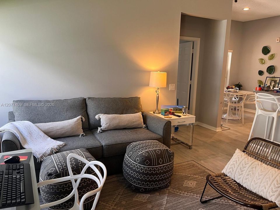 For Rent: $4,300 (3 beds, 2 baths, 1628 Square Feet)