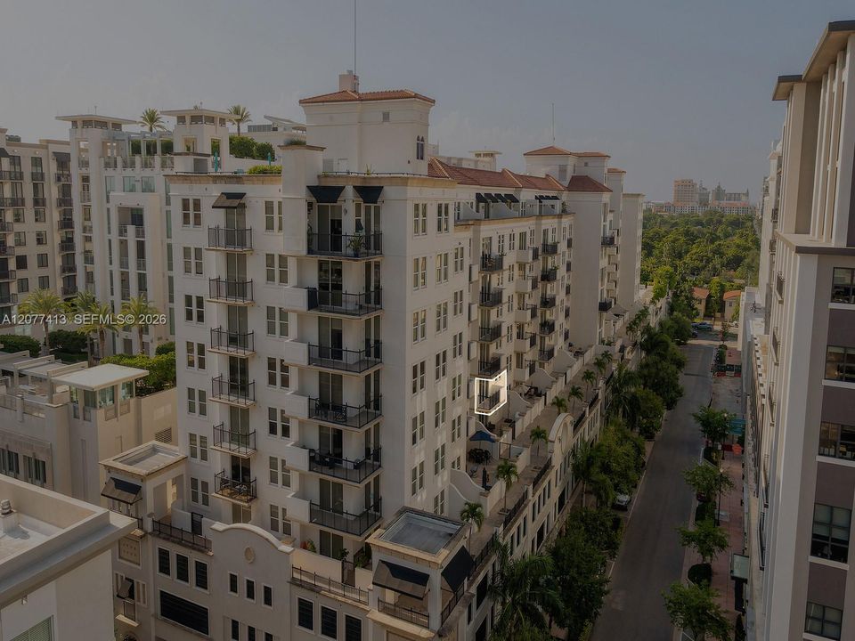 For Rent: $3,800 (2 beds, 2 baths, 970 Square Feet)