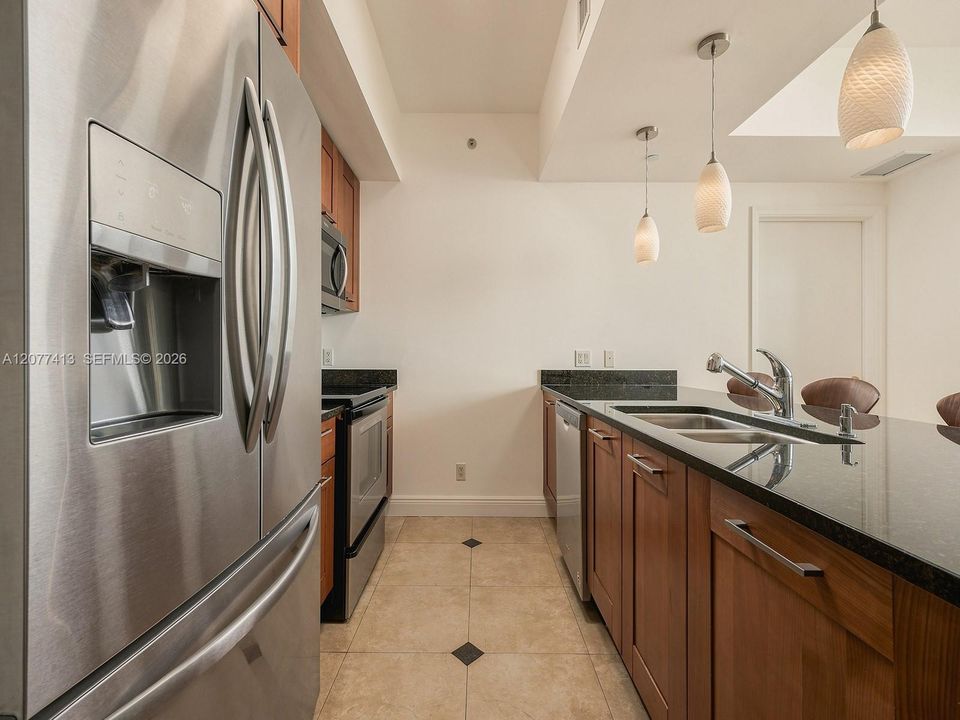 For Rent: $3,800 (2 beds, 2 baths, 970 Square Feet)