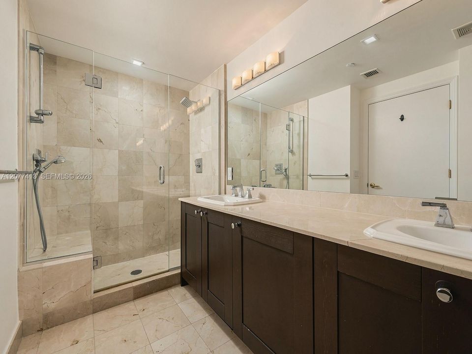 For Rent: $3,800 (2 beds, 2 baths, 970 Square Feet)
