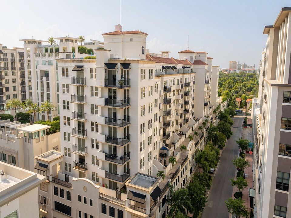 For Rent: $3,800 (2 beds, 2 baths, 970 Square Feet)