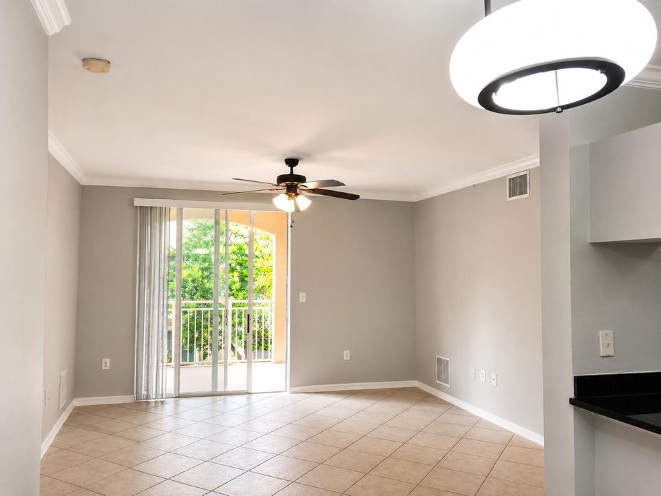 6521 Emerald Dunes Drive 206