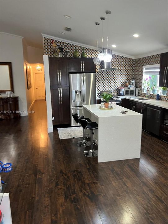 En Venta: $690,000 (5 camas, 3 baños, 1764 Pies cuadrados)