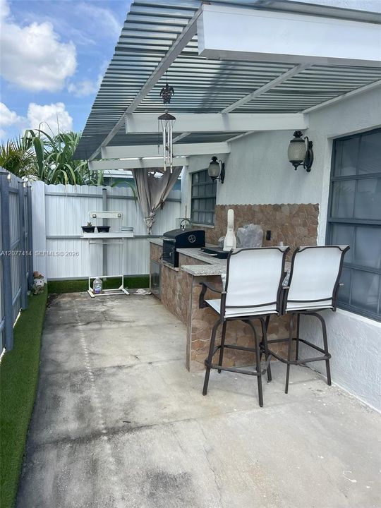 En Venta: $690,000 (5 camas, 3 baños, 1764 Pies cuadrados)