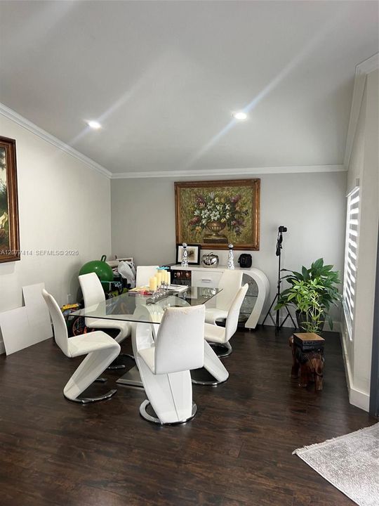 En Venta: $690,000 (5 camas, 3 baños, 1764 Pies cuadrados)