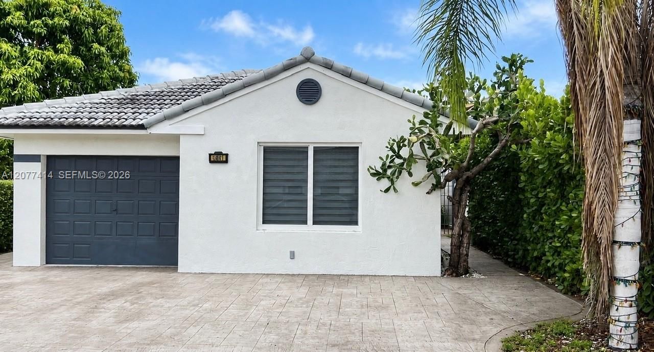 En Venta: $690,000 (5 camas, 3 baños, 1764 Pies cuadrados)